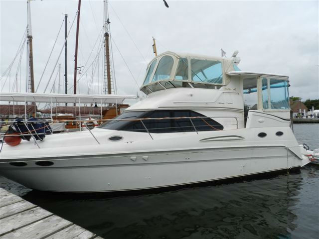 Sea Ray 370 AC  Aft Cabin