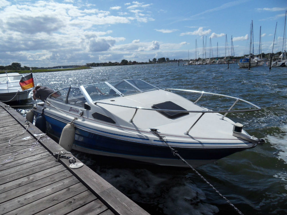 Bayliner 2150 Capri