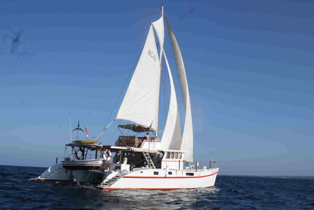 motorsailer catamaran