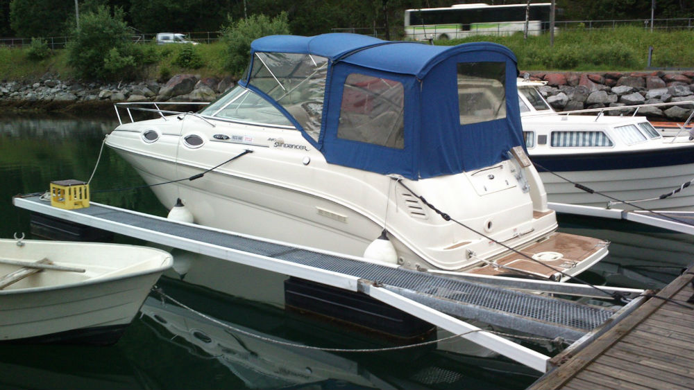 Sea Ray 240 Sundancer1